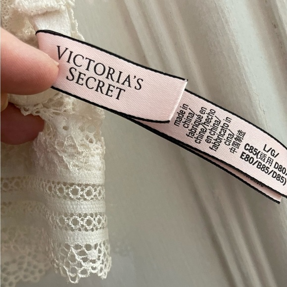 VICTORIA Secret Pink & White Bras - Picture 4 of 10